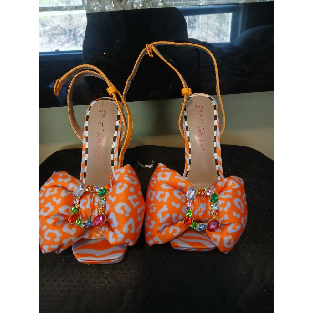 Betsey Johnson Women's  Pollie  Printed Heel Puffy Bow Orange Multi Size 6.5